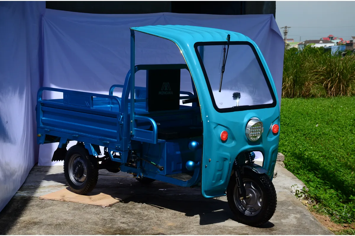 Xe điện có mái che vận hành đô thị