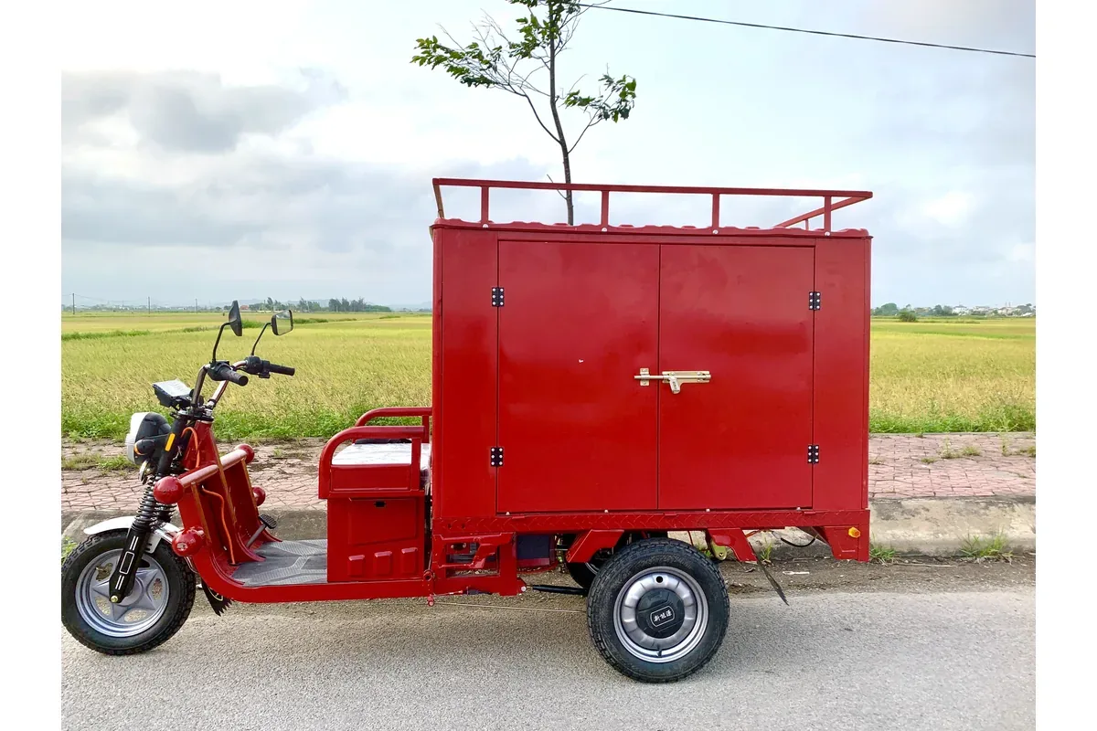 Xe điện thùng kín inox 201 góc bên