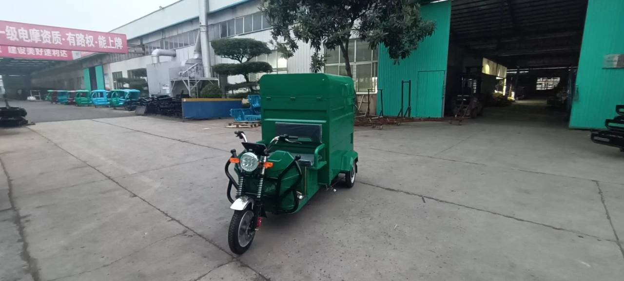 Góc nhìn phía trước của mẫu xe điện vận chuyển thùng rác 660L khoang kín MINGMA.