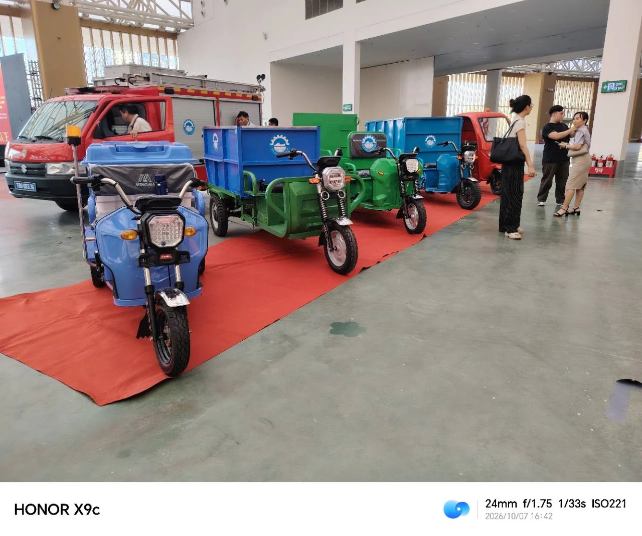 Hình ảnh thực tế xe điện thu gom rác MINGMA tại khu trưng bày
